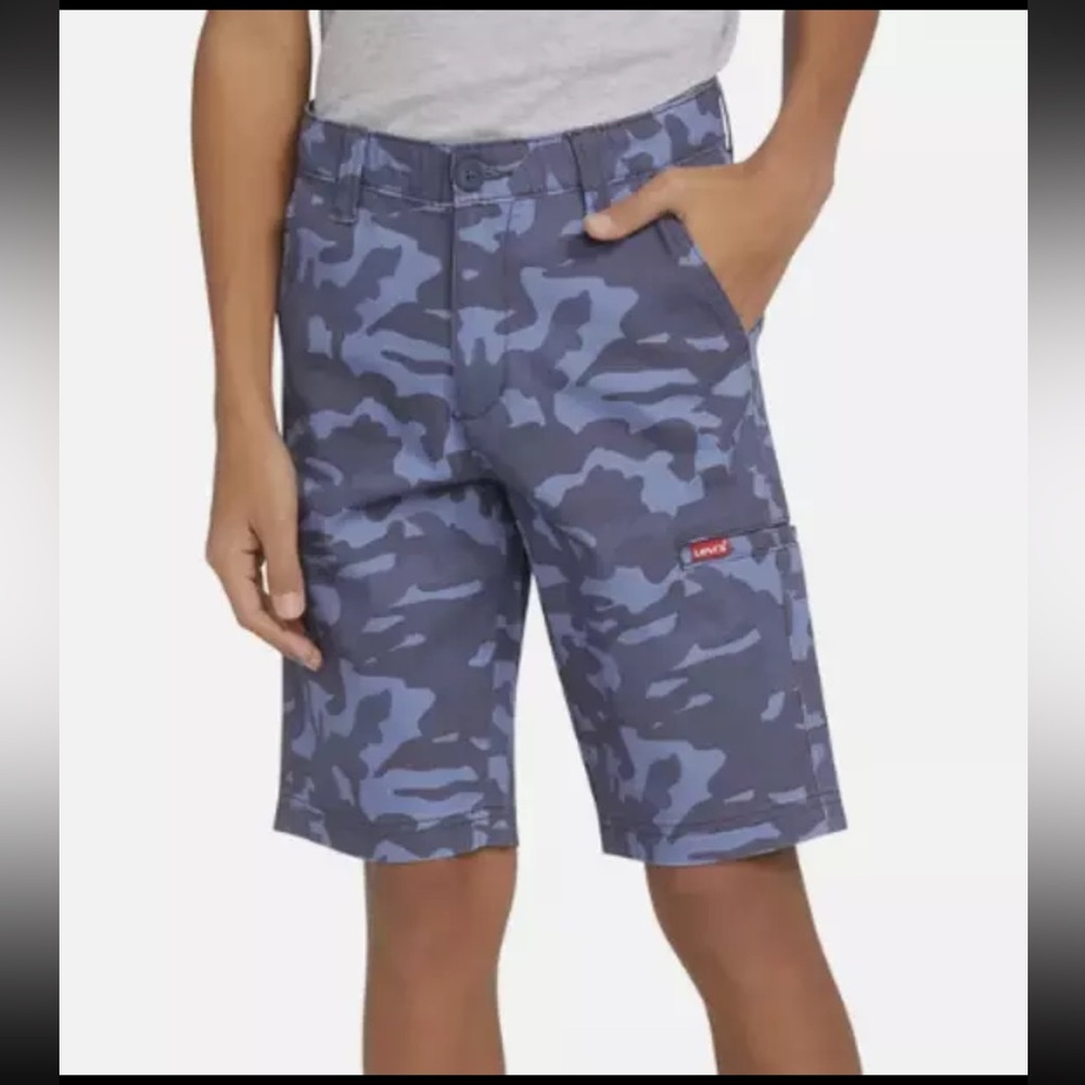 NWT Levi’s youth 9” cargo shorts in blue camouflage‎ size 10
